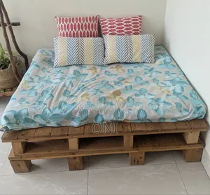 Chouki/ Wooden Pallet / Semi Double Bed