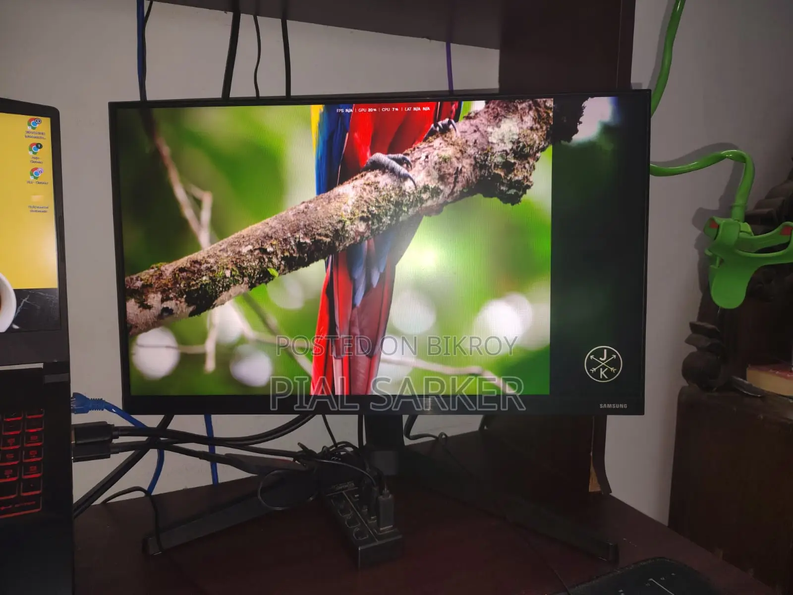 Samsung 21 Inch 75 Hz Monitor (Damaged Screen)