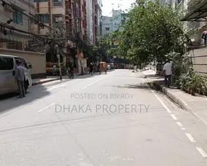 50ft Road, 5 Katha Lake Park North at Sector-11