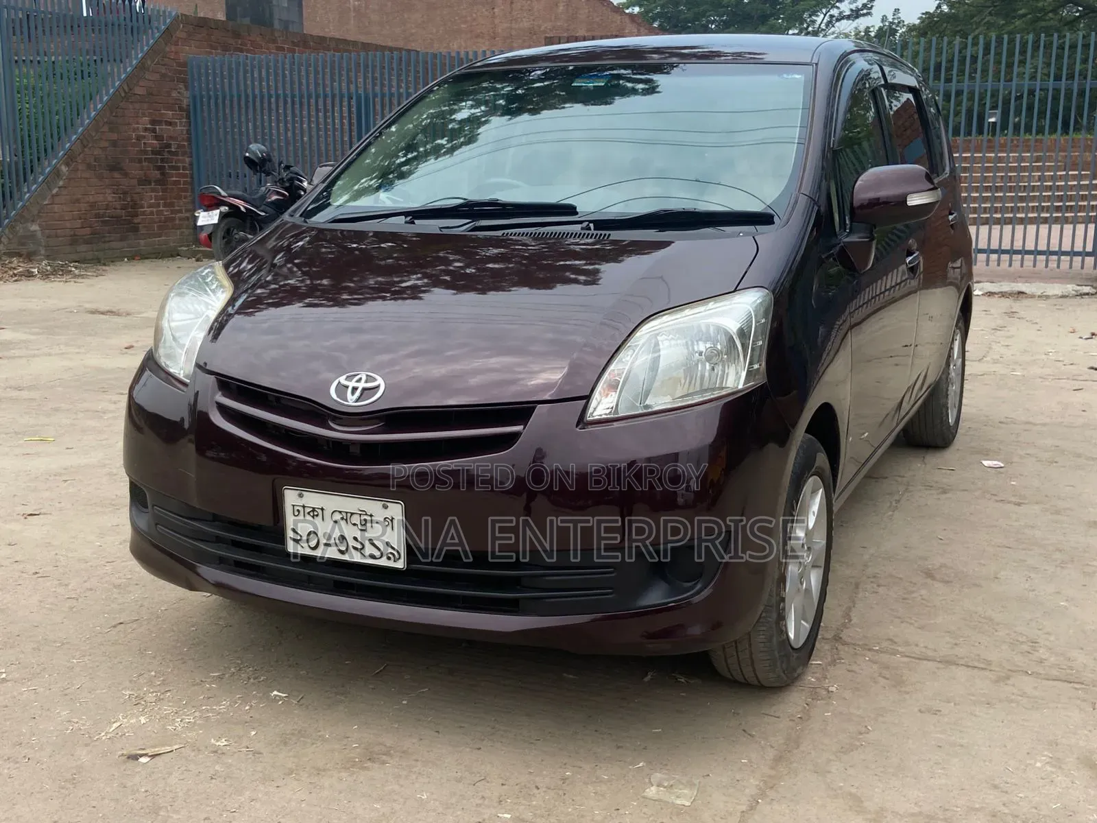 Toyota Passo Sette 2010 Maroon