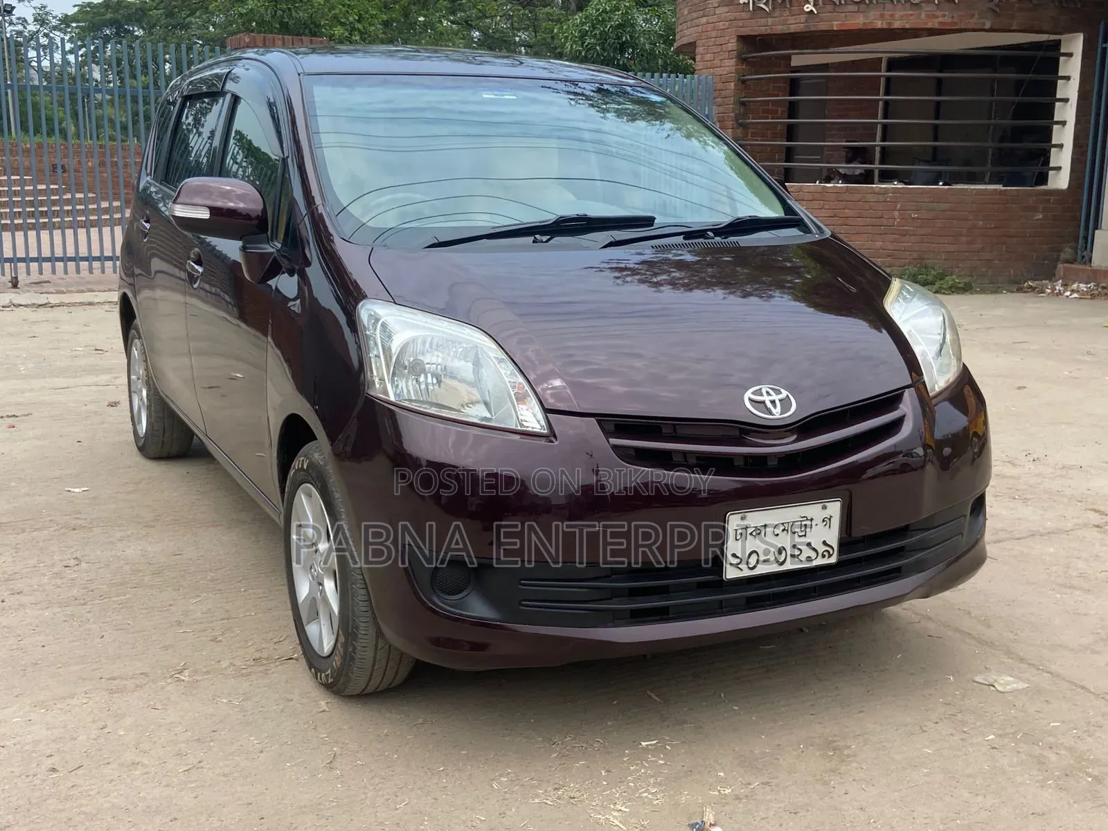 Toyota Passo Sette 2010 Maroon