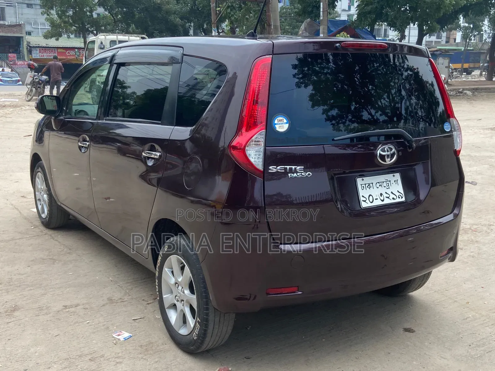 Toyota Passo Sette 2010 Maroon