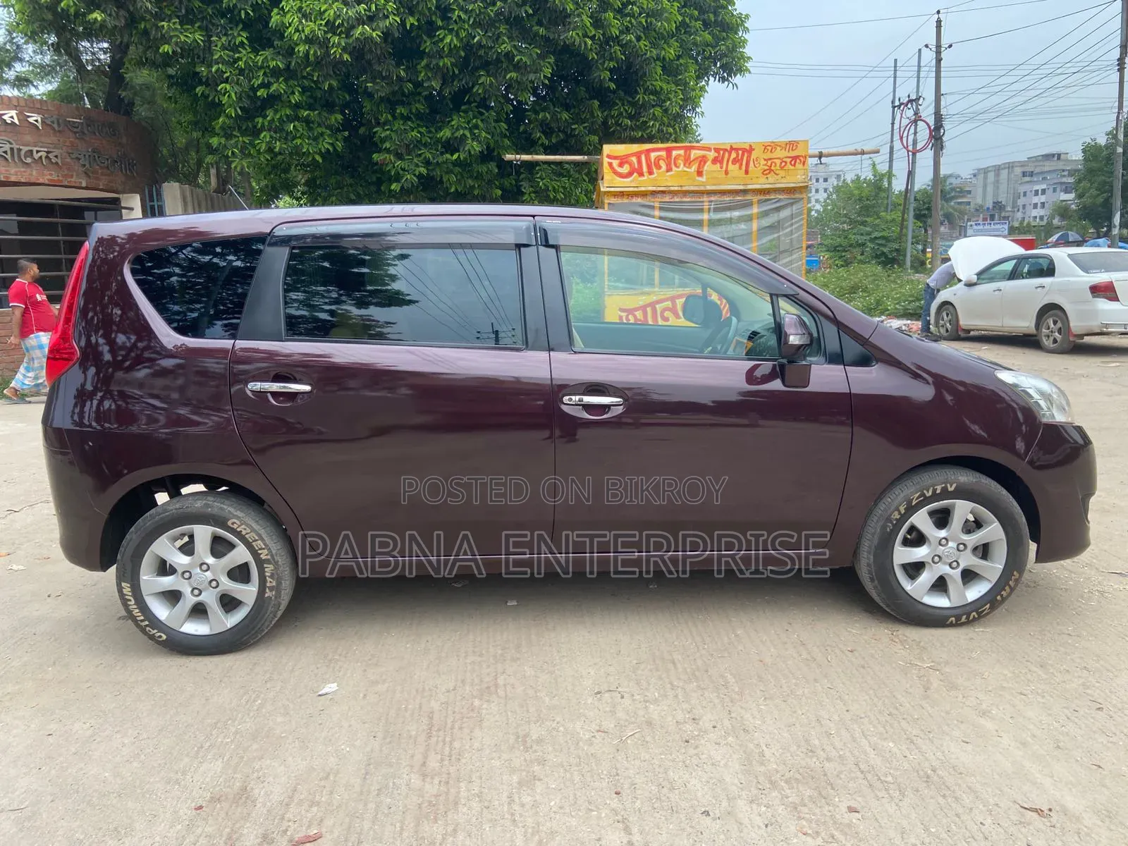 Toyota Passo Sette 2010 Maroon