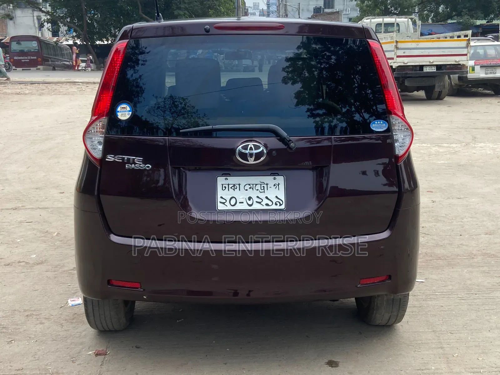 Toyota Passo Sette 2010 Maroon