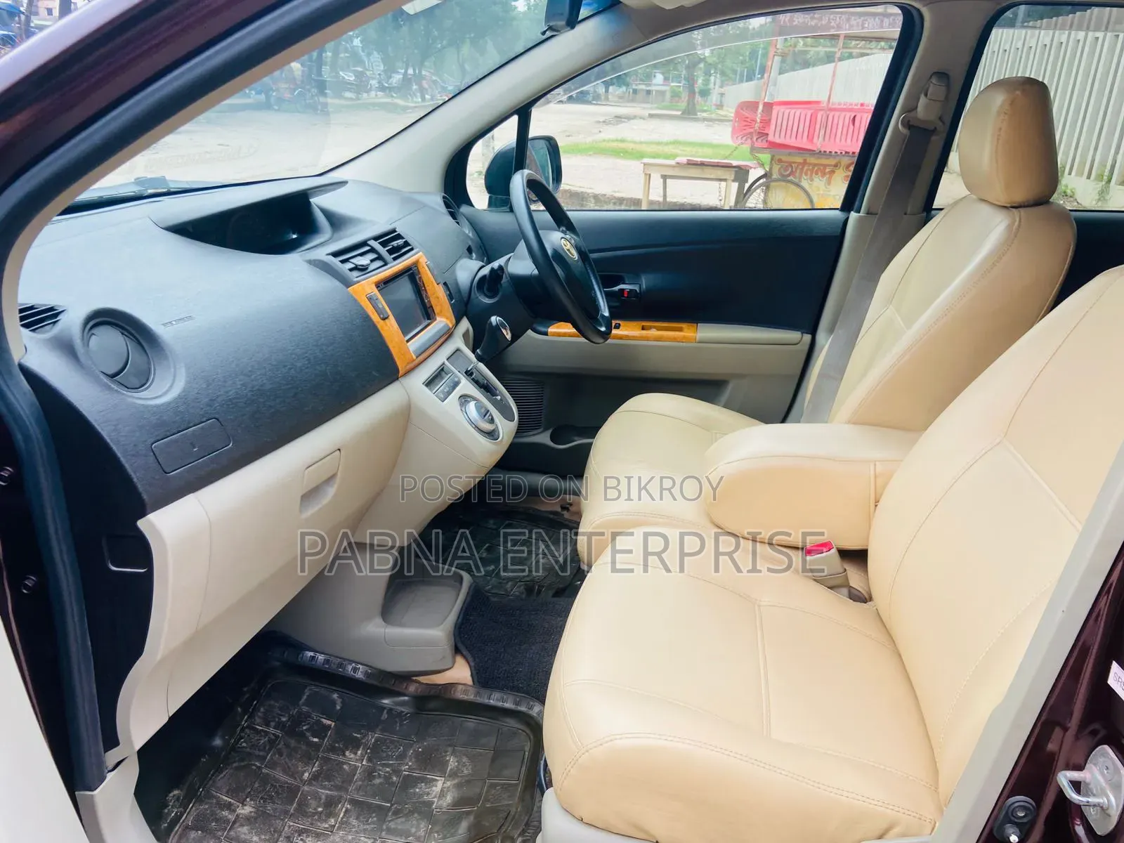 Toyota Passo Sette 2010 Maroon