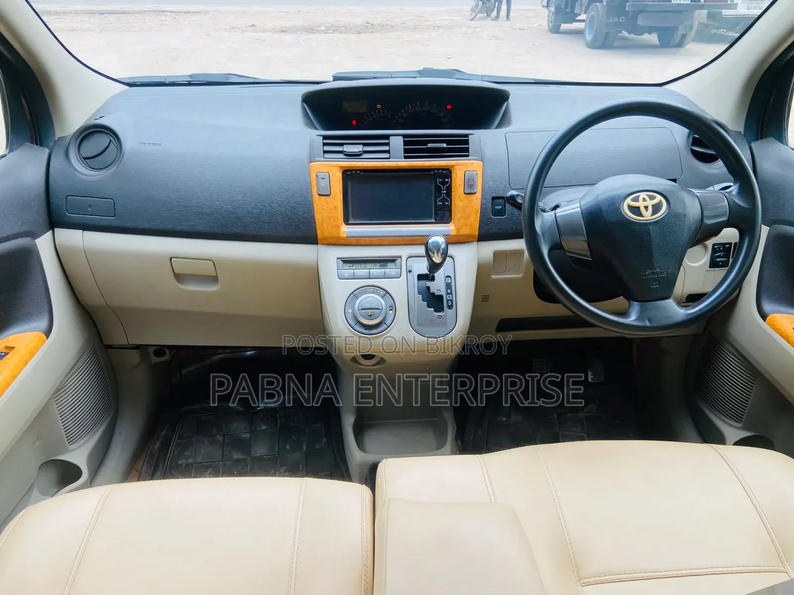 Toyota Passo Sette 2010 Maroon