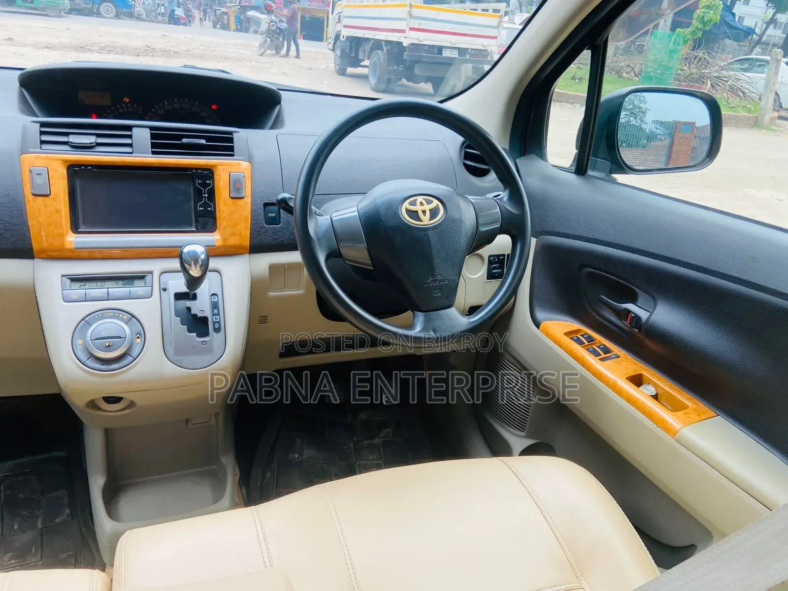 Toyota Passo Sette 2010 Maroon