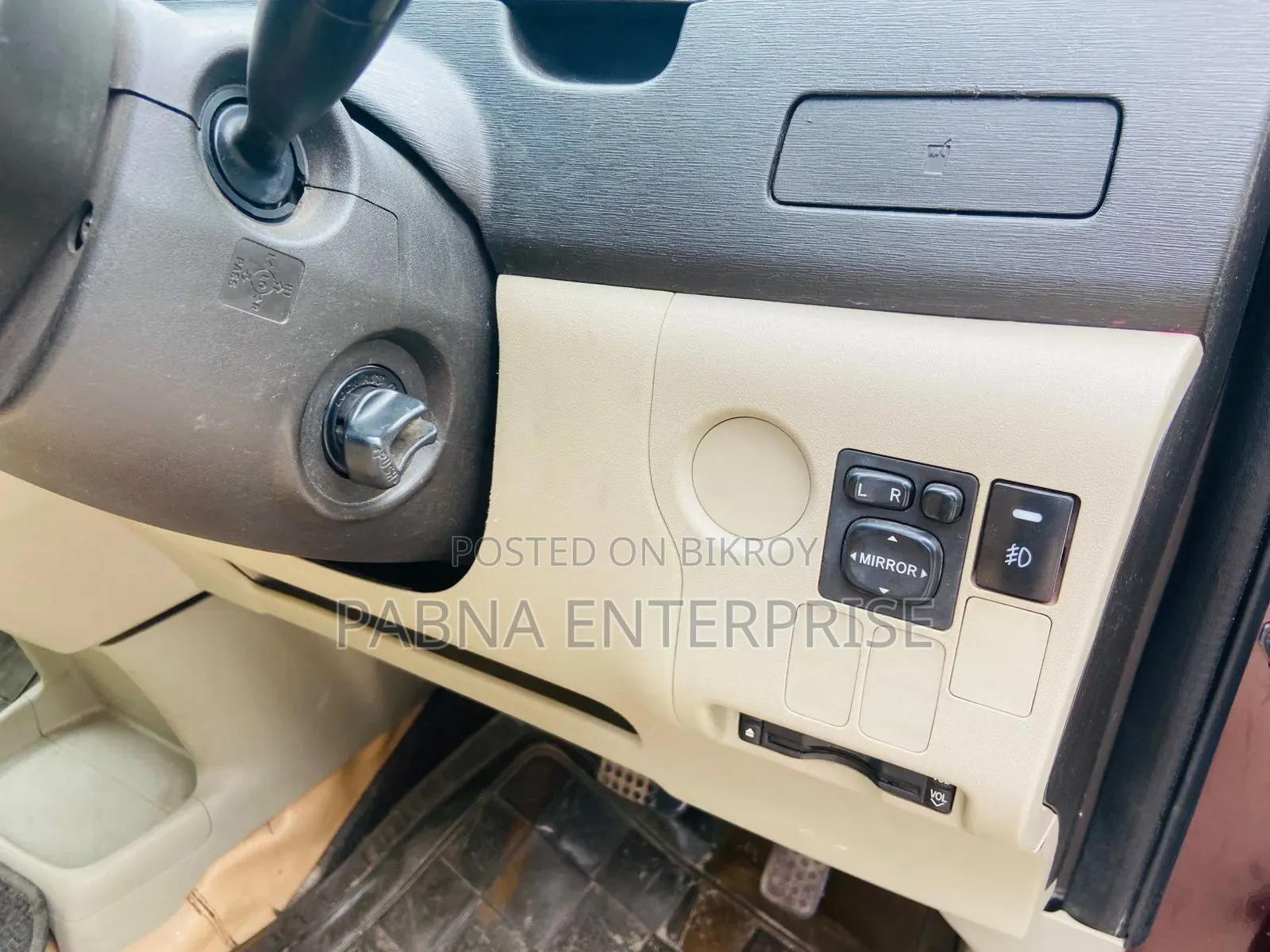 Toyota Passo Sette 2010 Maroon