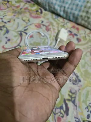অ্যাপল আইফোন ৭ প্লাস ১২৮ জিবি হোয়াইট
