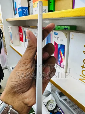 টেকনো স্পার্ক ৪০ প্রো ১২৮ জিবি সাদা