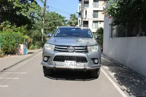 Toyota Hilux 2018 Silver