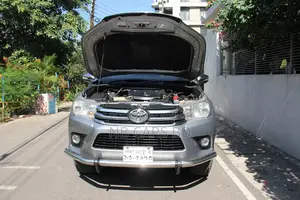 Toyota Hilux 2018 Silver