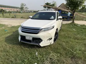 Toyota Harrier 2.0 4WD 2014 White