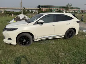 Toyota Harrier 2.0 4WD 2014 White