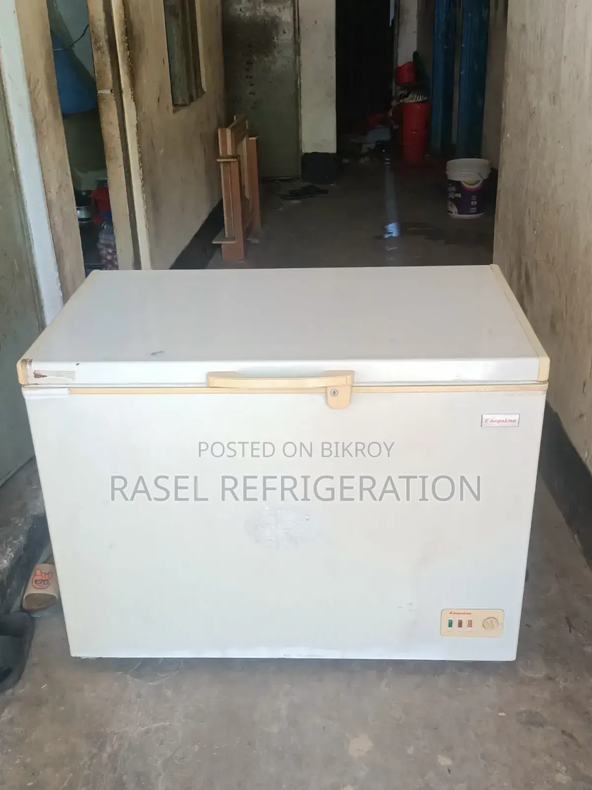 320-liter running Squire company deep fridge for sale.