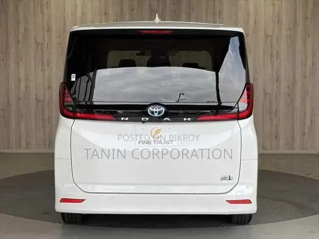 Toyota Noah 2022 Pearl