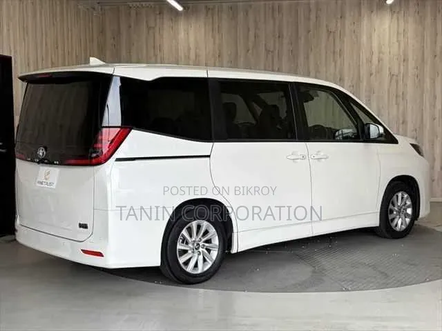 Toyota Noah 2022 Pearl