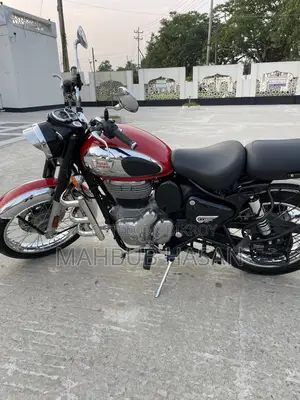 Royal Enfield Classic 350 2025 Red