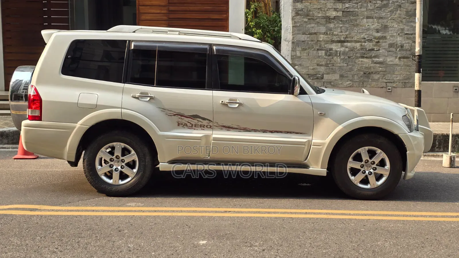 Mitsubishi Pajero 3.5 V6 GDI Elegance Automatic 2005 White
