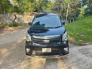 Toyota Noah 2012 Black