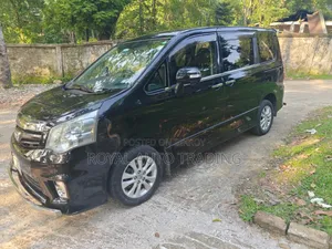 Toyota Noah 2012 Black