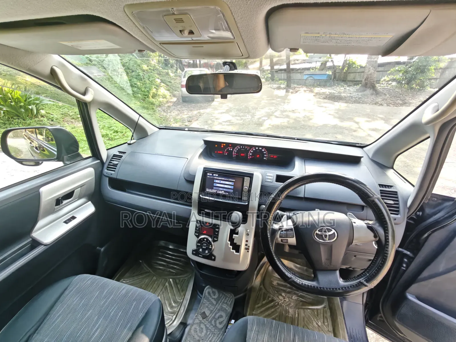 Toyota Noah 2012 Black