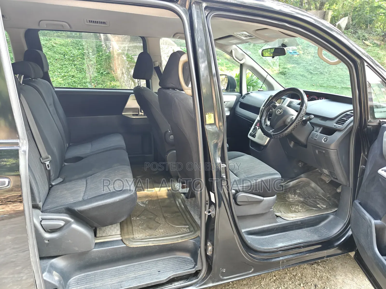 Toyota Noah 2012 Black