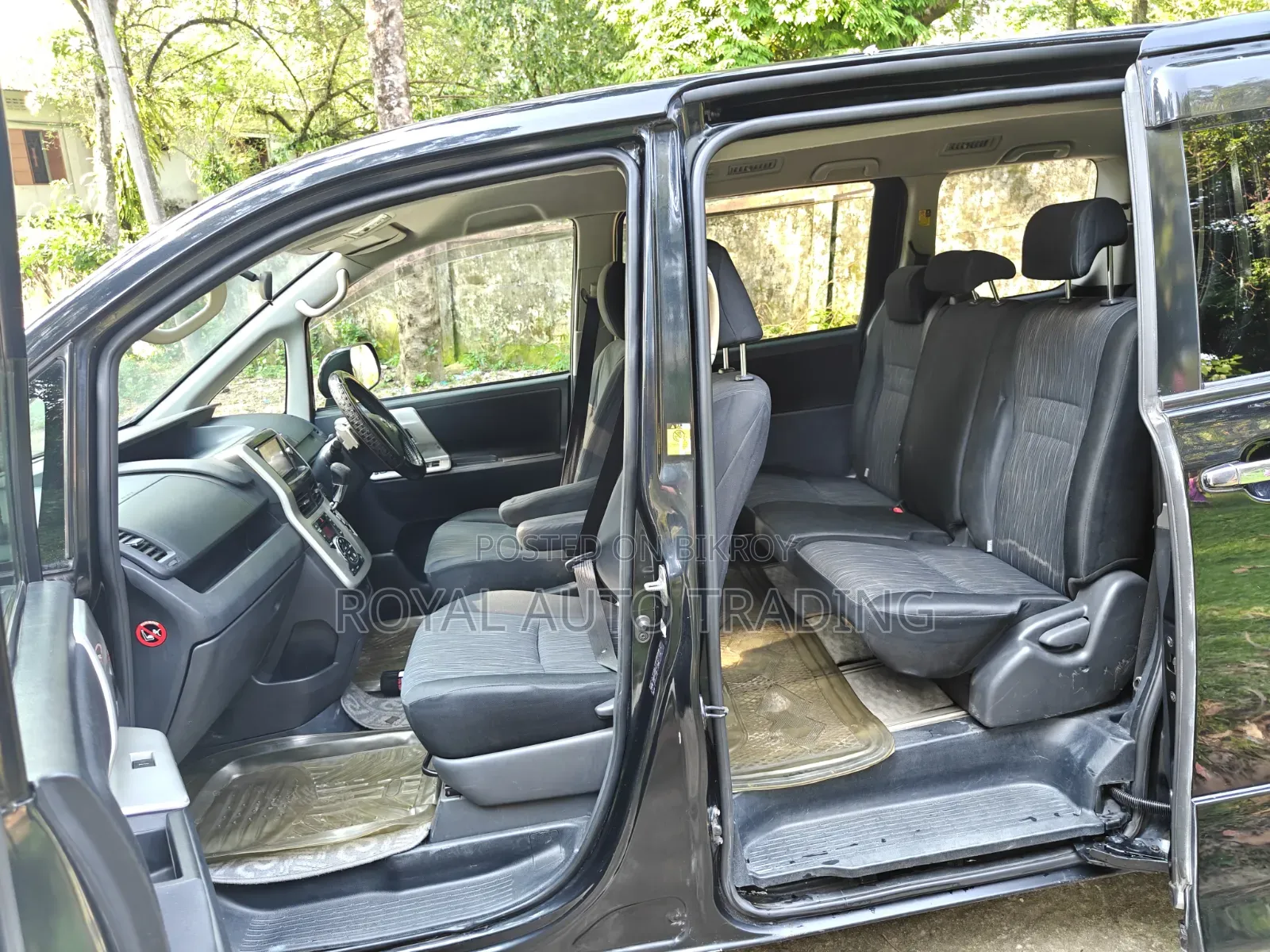 Toyota Noah 2012 Black