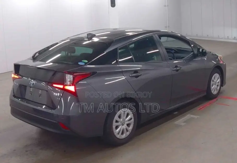 Toyota Prius LE 2021 Gray