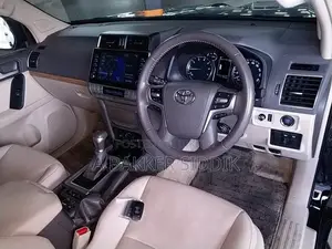Toyota Land Cruiser Prado 2.7 2023 Black