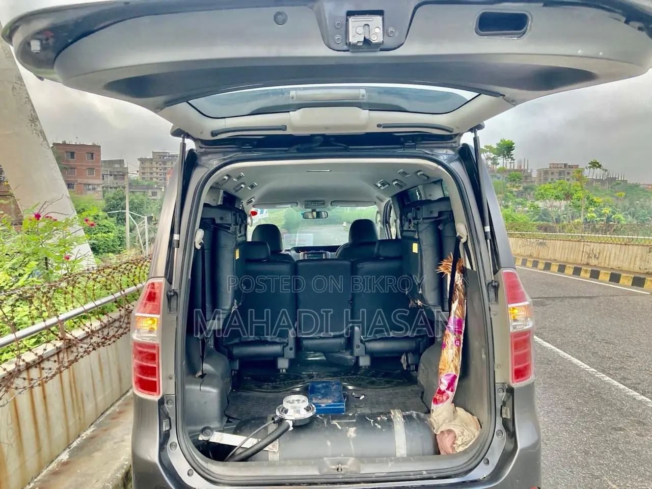 Toyota Noah 2.0 143hp AWD (8 Seater) 2009 Gray