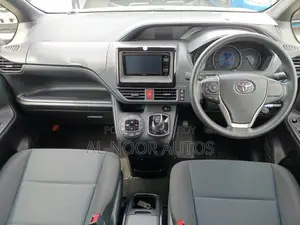 টয়োটা নোয়া ২০২১ পার্ল