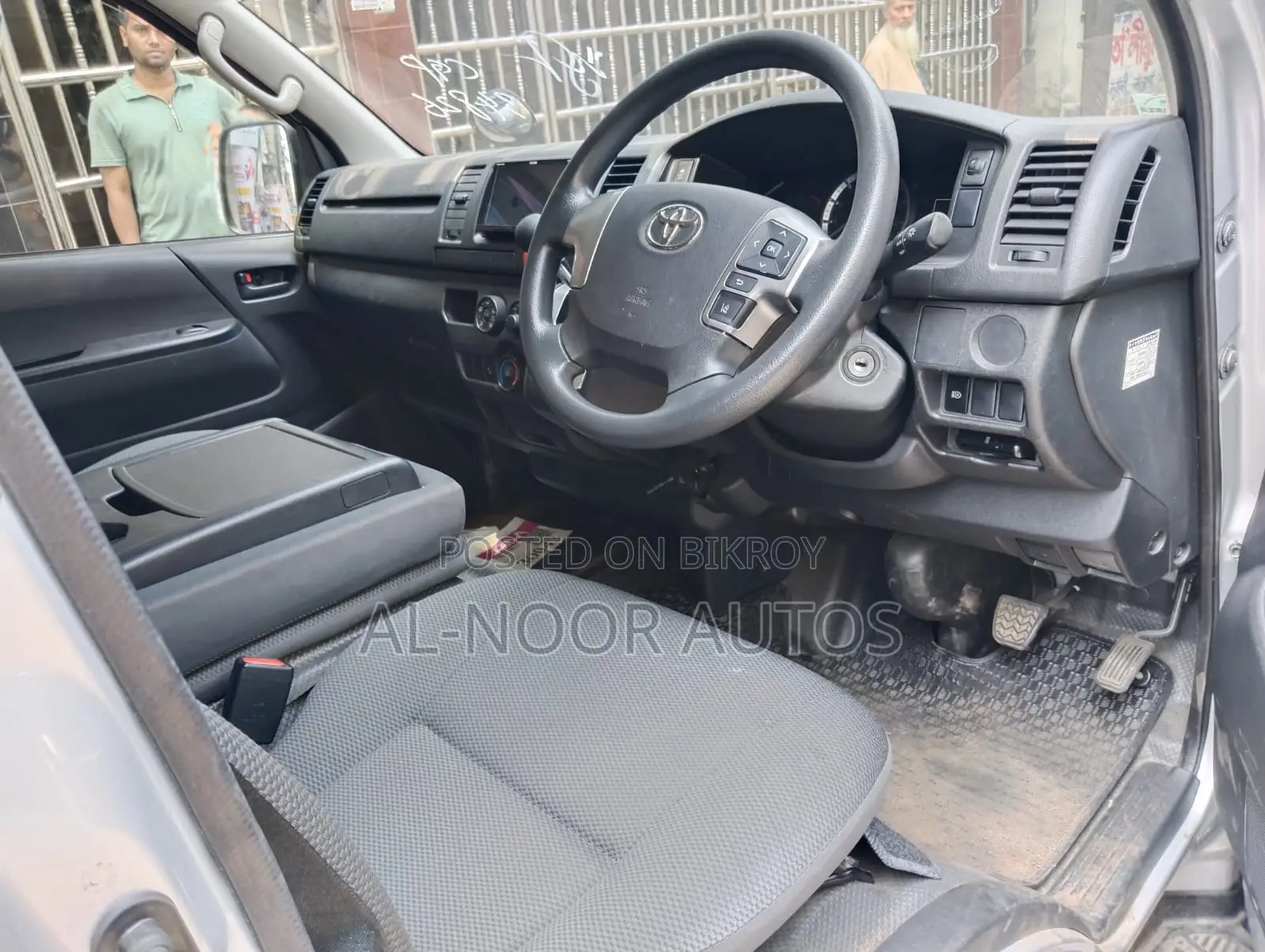 Toyota HiAce 2021 Silver