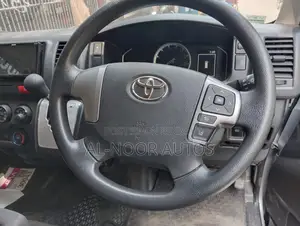 Toyota HiAce 2021 Silver