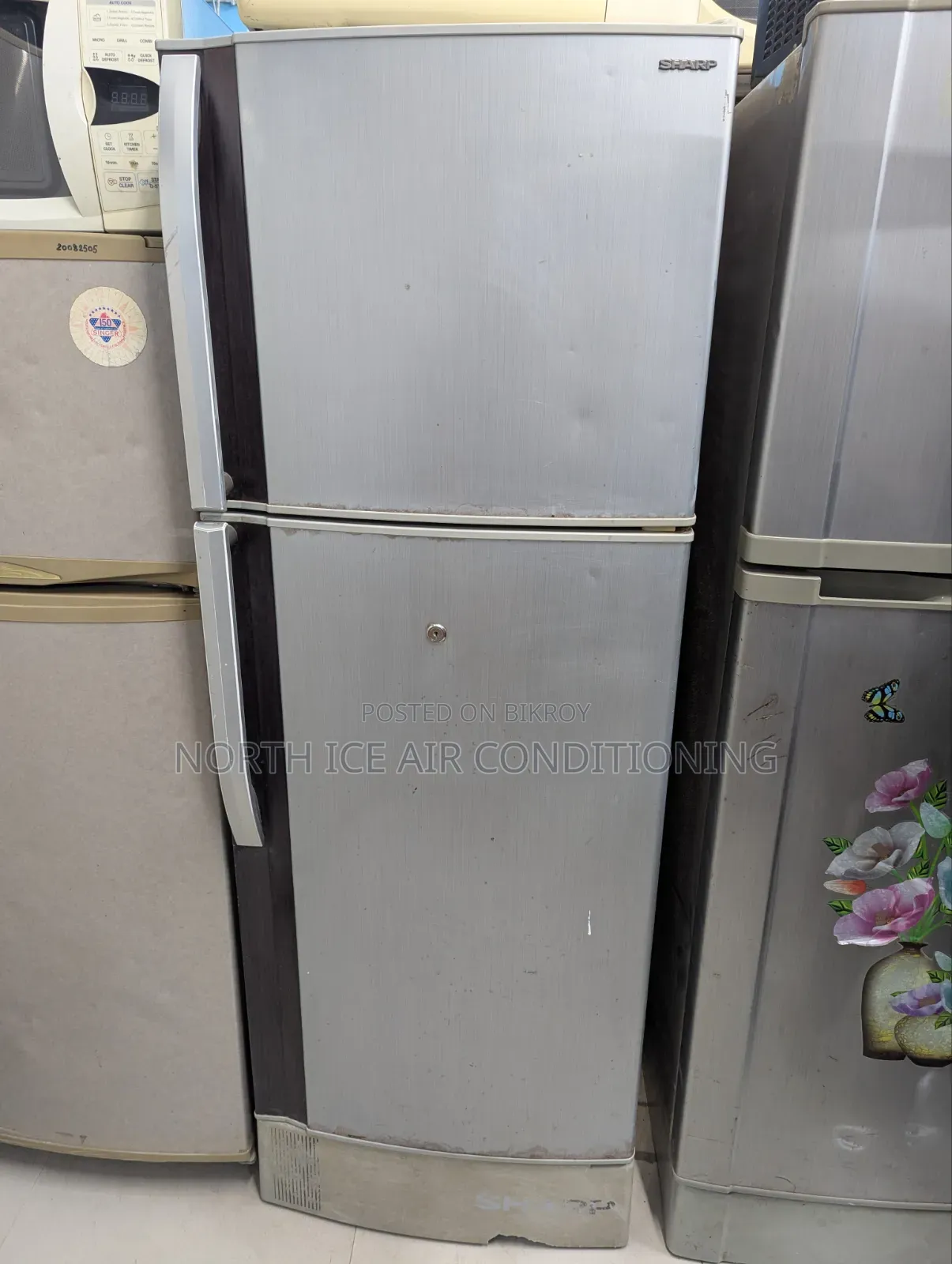শার্প সিলভার কালার নন-ফ্রস্ট ফ্রিজার ১৬৫ লিটার।