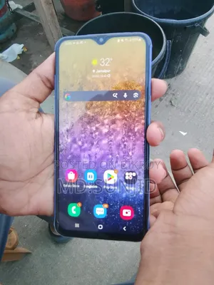 Samsung Galaxy A20 32 GB Blue