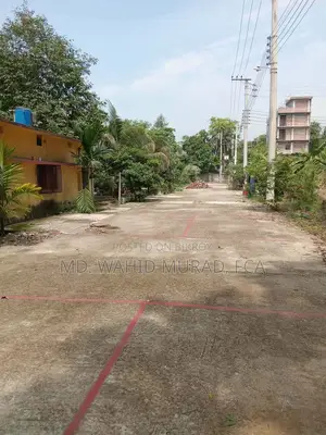 জমির পরিমাণ ২.৫৫ কাঠা। ক্যান্টনমেন্ট মেইন গেট থেকে অর্ধ মিনিট।