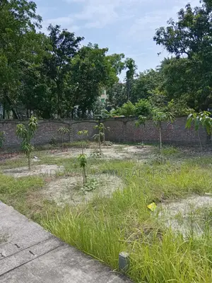 জমির পরিমাণ ২.৫৫ কাঠা। ক্যান্টনমেন্ট মেইন গেট থেকে অর্ধ মিনিট।