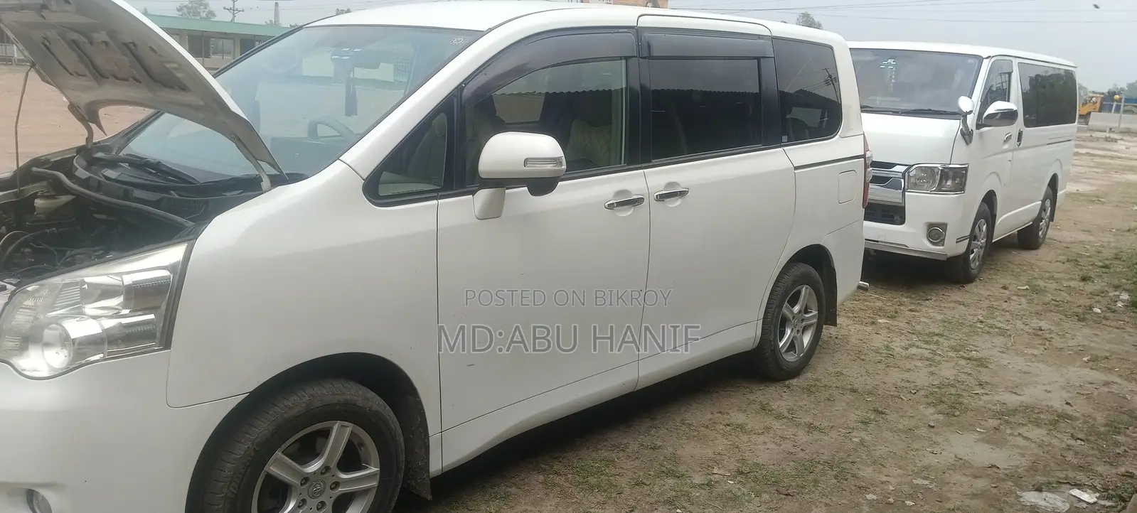 Toyota Noah 2.0 143hp AWD (7 Seater) 2011 White