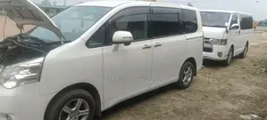 Toyota Noah 2.0 143hp AWD (7 Seater) 2011 White