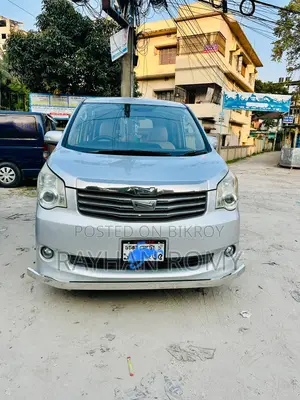টয়োটা নোয়া ২০১৬ সিলভার