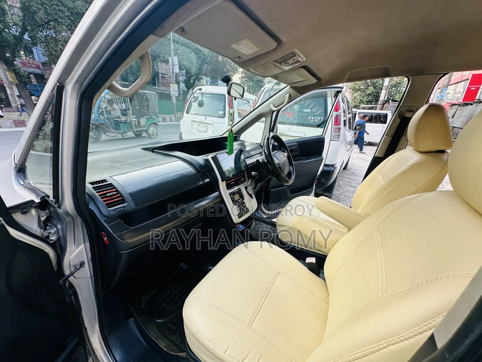 Toyota Noah 2016 Silver
