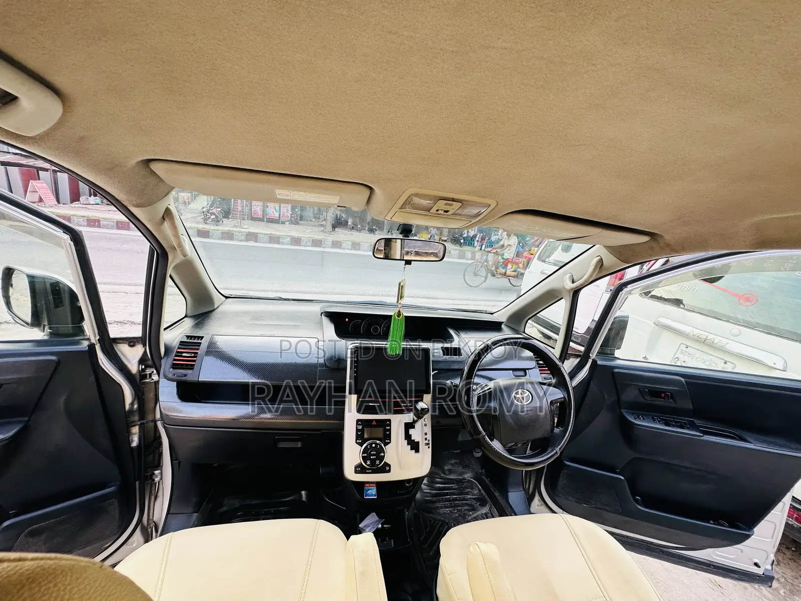 Toyota Noah 2016 Silver
