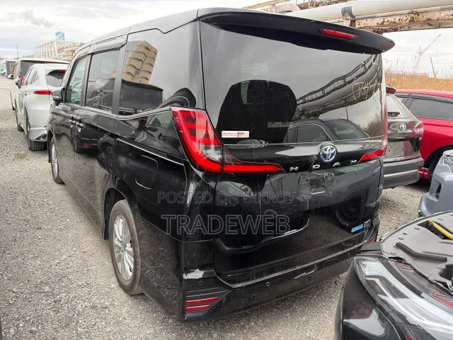 Toyota Noah 2022 Black
