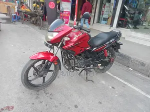 Hero Glamour 2016 Red