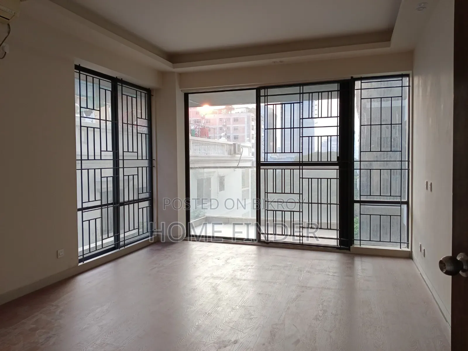 4bdrm Apartment in Gulshan for Sale