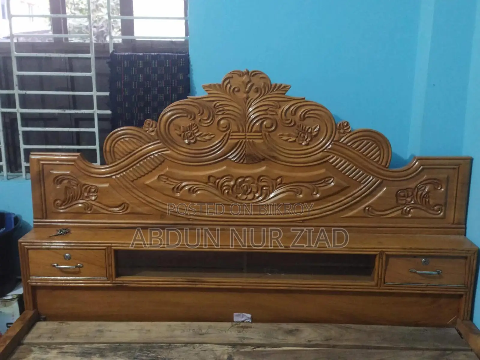 Solid Mahogany Wood Bed for Sale.