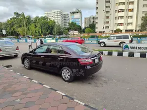 Toyota Premio 2011 রেড