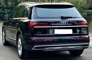 Audi Q7 Premium Plus 2022 Black