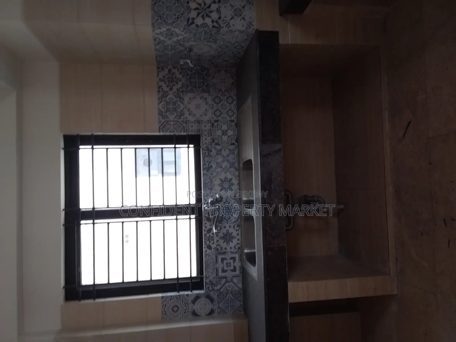 4-bedroom Apartment in Baridhara for Rent
